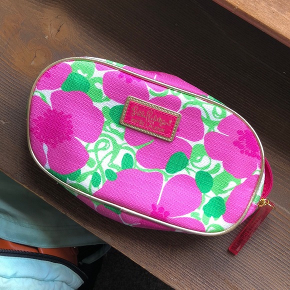 Lilly Pulitzer Handbags - Lilly Pullitzer makeup bag Lilly Pulitzer Handbags - Lilly Pullitzer makeup bag